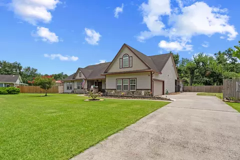 210 Southwood Cir, Baytown, TX 77520