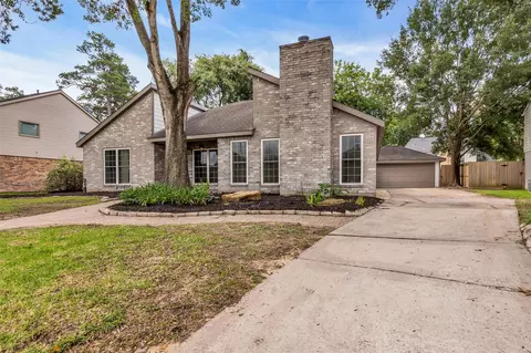 6835 Queensclub Dr, Houston, TX 77069