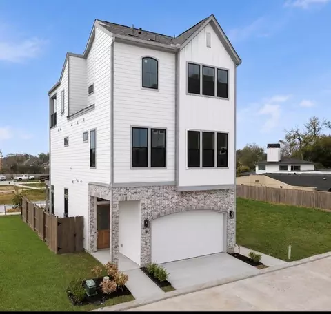 8705 Padua Ln, Houston, TX 77055