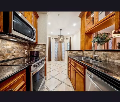 3231 Allen Parkway Pkwy #1115, Houston, TX 77019