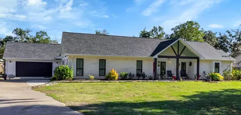 295 County Road 687, Angleton, TX 77515