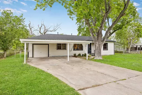13226 8th St, Santa Fe, TX 77510