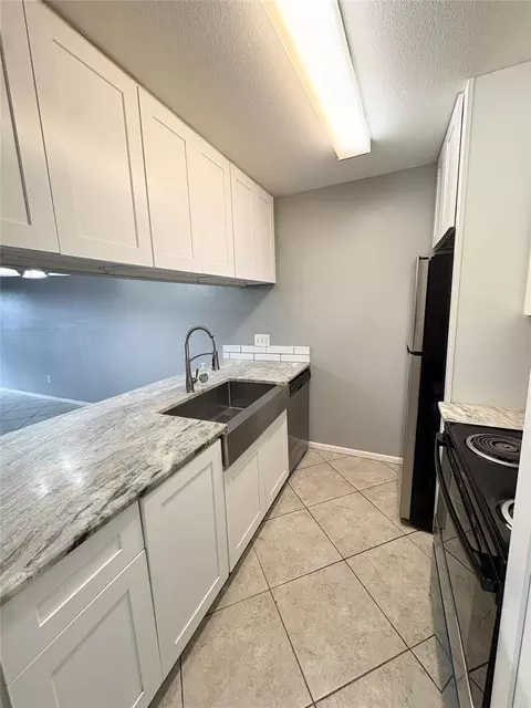 3015 Walnut Bend Ln #13, Houston, TX 77042