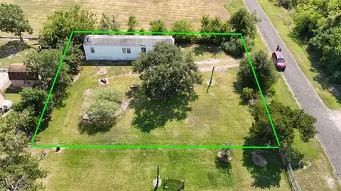 108 Meredino Dr, Anahuac, TX 77514