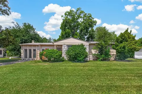 8022 White Ave, Hitchcock, TX 77563