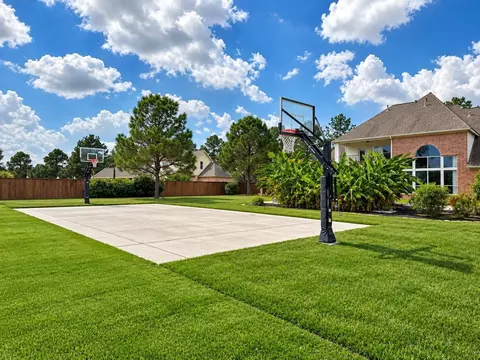 Exterior - 7 Compton Manor Dr, Spring, TX 77379 photo 2 of 7