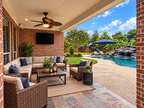 Exterior - 7 Compton Manor Dr, Spring, TX 77379 photo 6 of 7