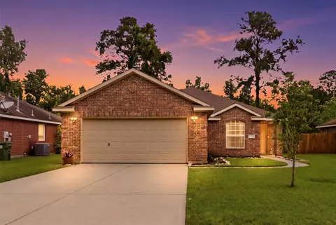 516 Lovers Ln, Dayton, TX 77535