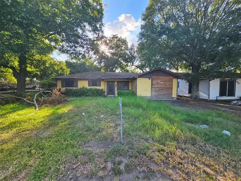 4540 S 4th St, Beaumont, TX 77705