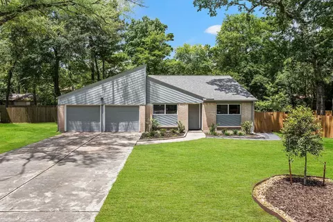 17 Oldstream Ct, The Woodlands, TX 77381