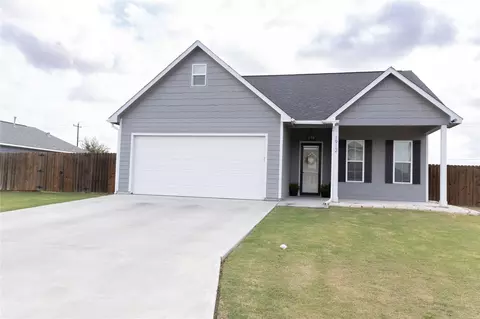 1912 Lynn St, El Campo, TX 77437