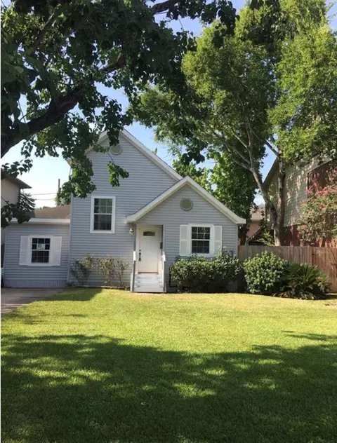 4416 Holt St, Bellaire, TX 77401
