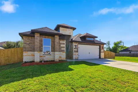 214 Manor Ave, Arcola, TX 77583