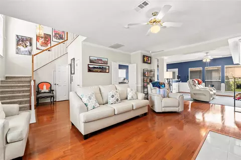1289 El Camino Village Dr, Houston, TX 77058