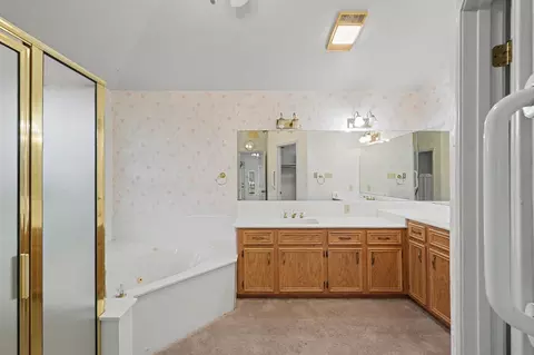 Bath - 98 Glenheath, Trinity, TX 75862 photo 2 of 5