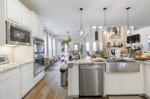 Kitchen - 7810 Leighton Trl, Pasadena, TX 77505 photo 2 of 5