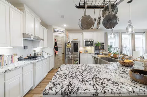 Kitchen - 7810 Leighton Trl, Pasadena, TX 77505 photo 1 of 5