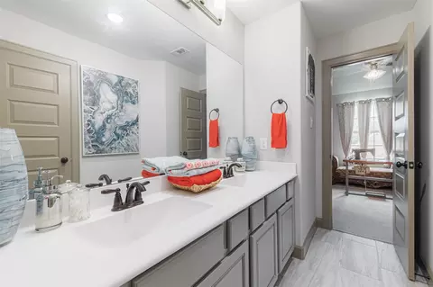 Bath - 7810 Leighton Trl, Pasadena, TX 77505 photo 5 of 5