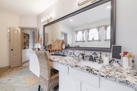 Bath - 7810 Leighton Trl, Pasadena, TX 77505 photo 4 of 5