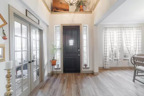 Entry Way - 7810 Leighton Trl, Pasadena, TX 77505 photo 1 of 7