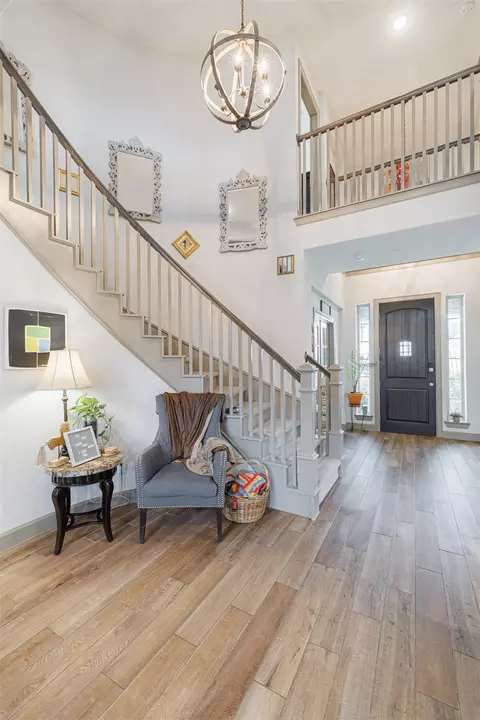 Entry Way - 7810 Leighton Trl, Pasadena, TX 77505 photo 3 of 7