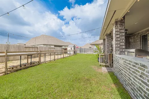 Exterior - 7810 Leighton Trl, Pasadena, TX 77505 photo 2 of 6