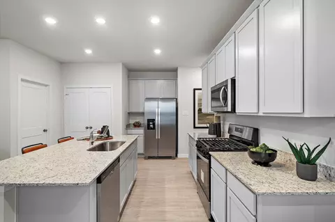 Kitchen - 16960 Hazelnut Dr, Conroe, TX 77302 photo 2 of 2