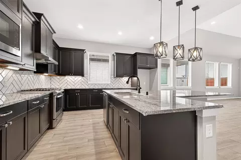 1923 Hickory Grove Ln, Tomball, TX 77375