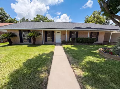 910 Luella Ave, Deer Park, TX 77536