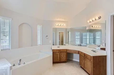 Bath - 3138 Red Rover Ct, Spring, TX 77373 photo 1 of 2