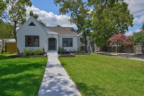122 N Holland St, Bellville, TX 77418
