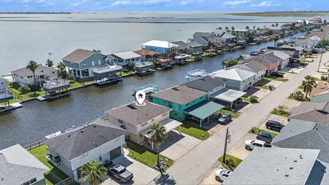 1223 Sailfish St, Bayou Vista, TX 77563