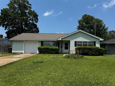 5050 Swallow Dr, Beaumont, TX 77707