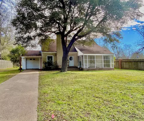 102 N Gordon Dr, Crockett, TX 75835