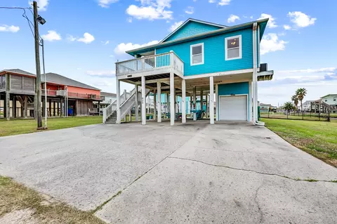 935 Clara St, Crystal Beach, TX 77650