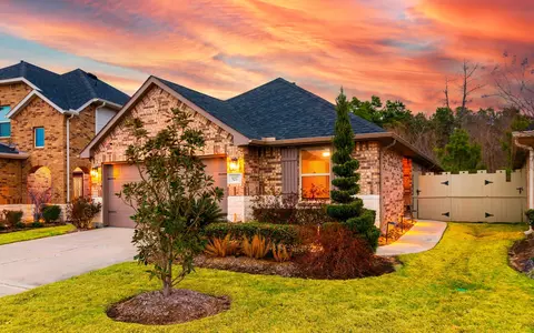 9257 Inland Leather Ln, Conroe, TX 77385