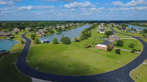 226 Lago Circle Dr N, Santa Fe, TX 77517