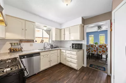 Kitchen - 2610 Rolling Glen Dr, Spring, TX 77373 photo 3 of 3