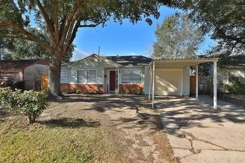 10322 Cathedral Dr, Houston, TX 77051