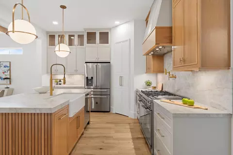 710 Waverly St #D, Houston, TX 77007