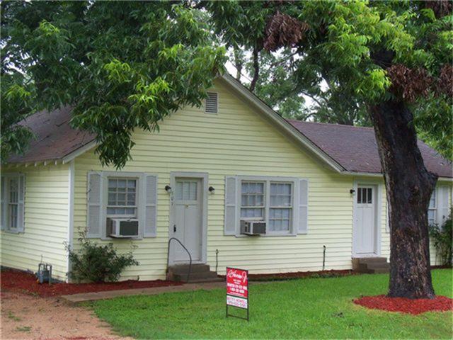 107 E Wayside, Wharton, TX 77488 photo 1
