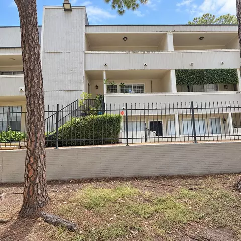 781 Country Place Dr #2015, Houston, TX 77079