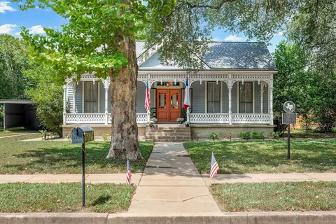 1216 Live Oak St, Columbus, TX 78934