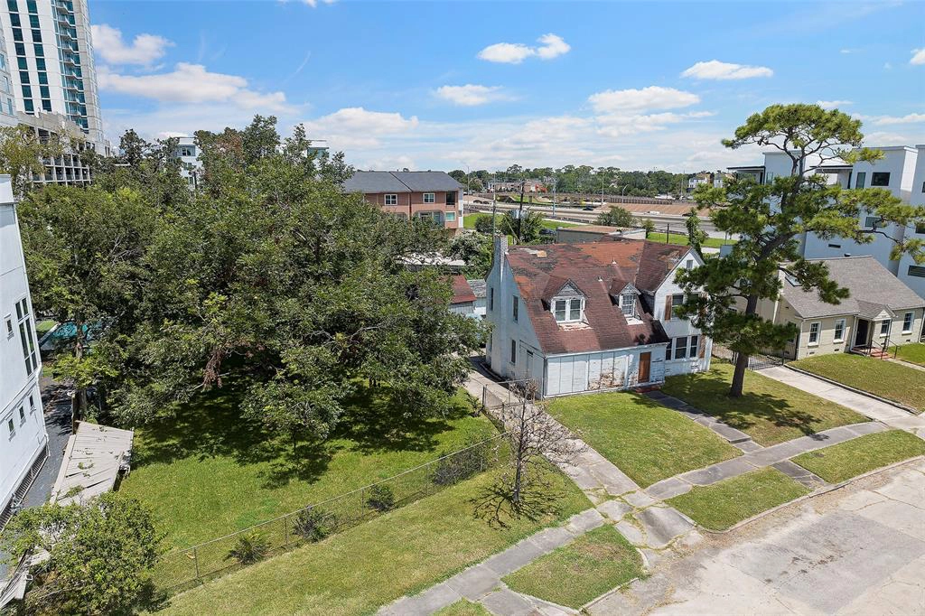 2231 N Macgregor Way  