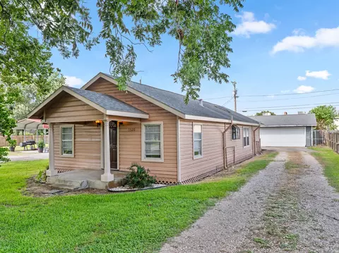 3320 Brooks Ave, Bay City, TX 77414