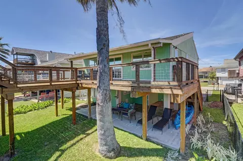 673 Warsaw St, Bayou Vista, TX 77563