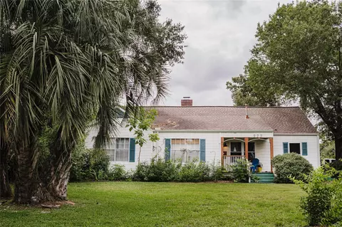 777 Sue Barnett Dr, Houston, TX 77018
