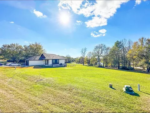 4 Lakecrest Ln, Huntsville, TX 77340