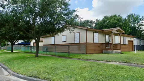 801 19th Ave N, Texas City, TX 77590