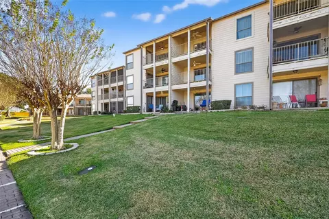 209 Lakeview Ter #D, Montgomery, TX 77356